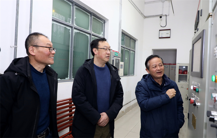 校领导带队开展寒假前校园安全和服务保障工作检查