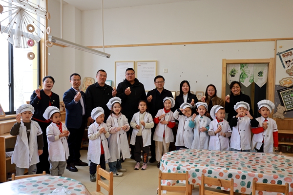 6 幼儿生活馆合影.JPG