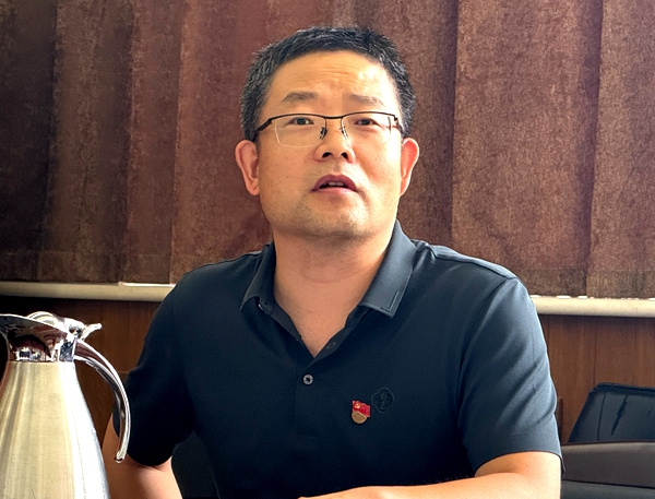 支部书记作重点发言.jpg