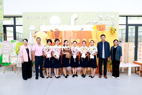 6慰问实验园教师代表.jpg