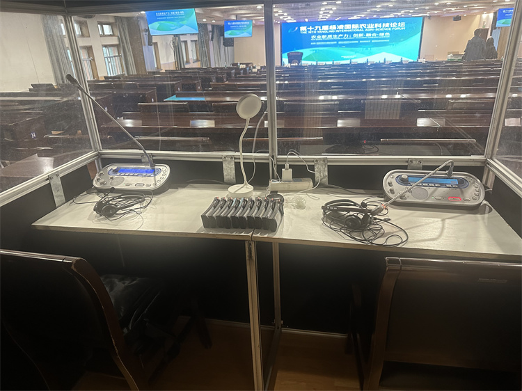 同声传译间.jpg