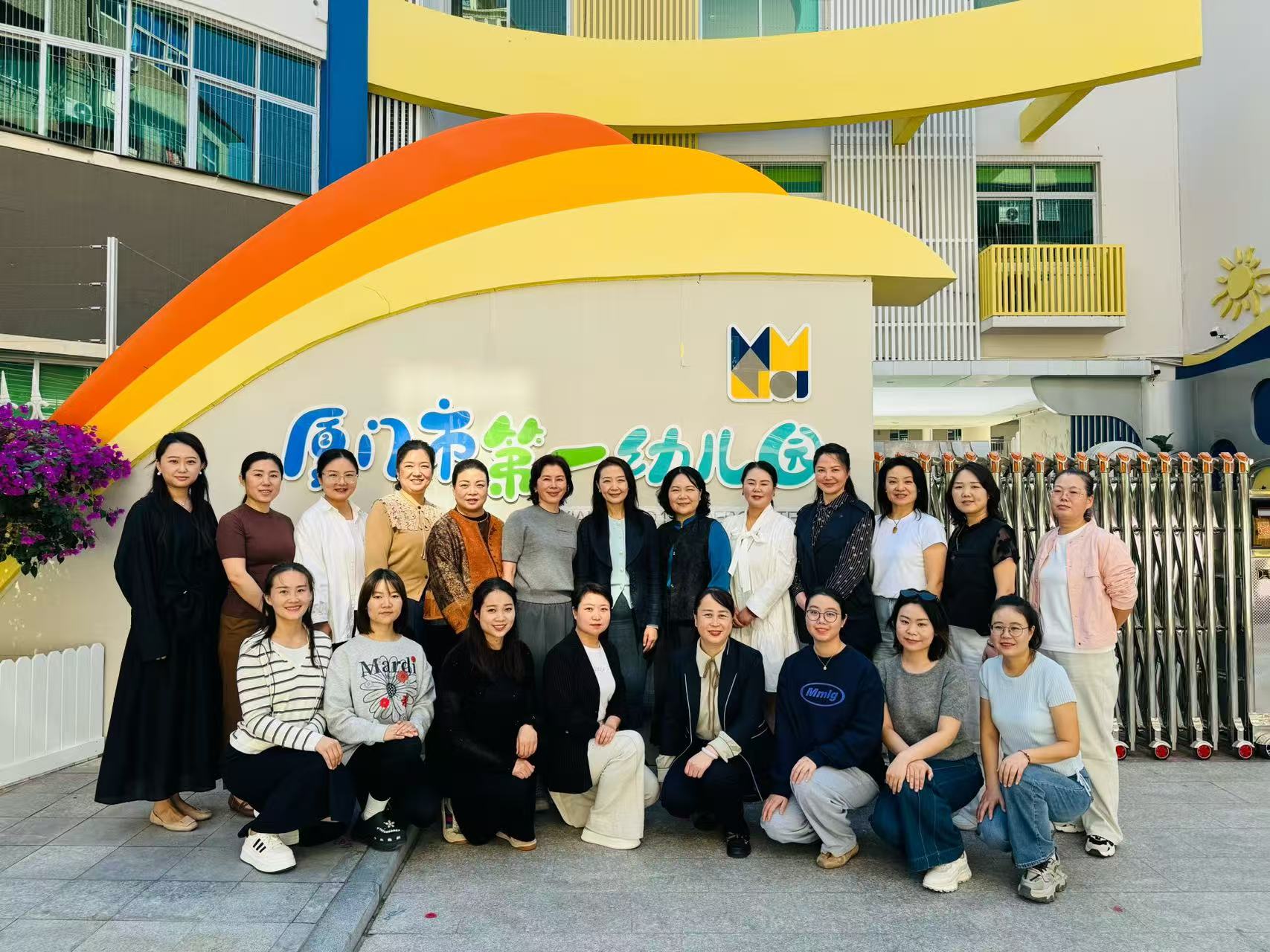 1 工作室合影.jpg