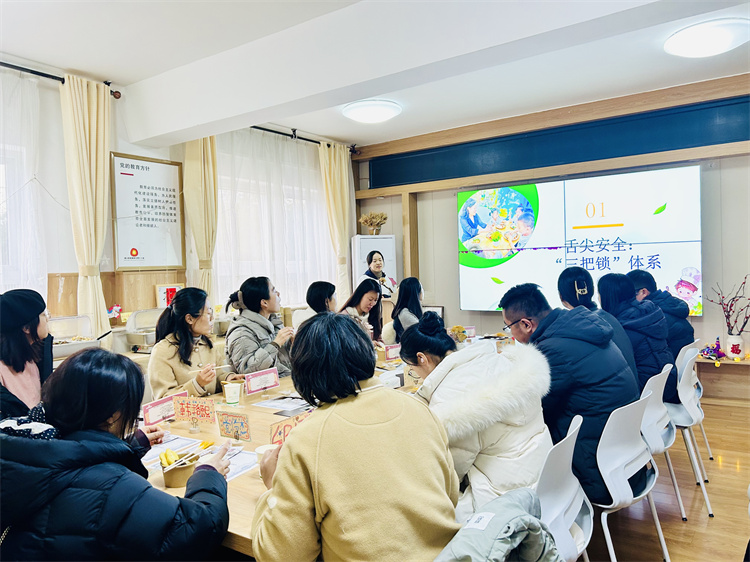 3 后勤部负责人汇报后勤保障工作.jpg