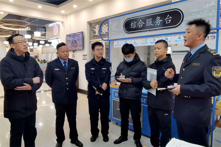 跨市交叉检查组来我校检查督导校园食品安全工作