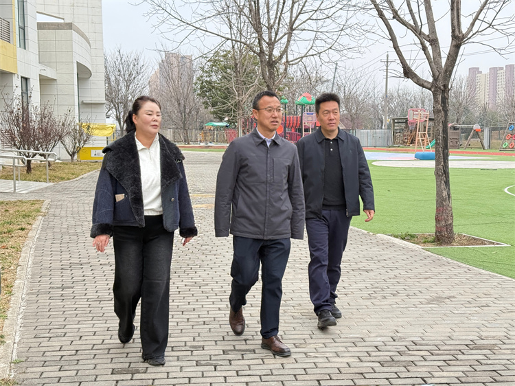 1 处领导检查幼儿园工作.jpg