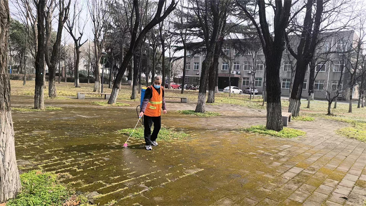 清除地面苔藓.jpg