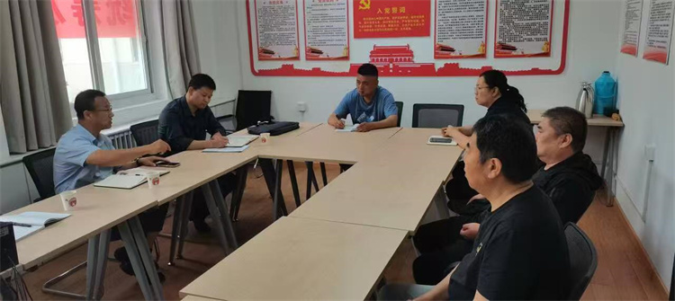 召开座谈会.jpg