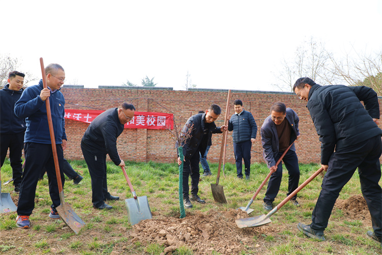 【组图】田间课堂植新绿，生态育人润无声