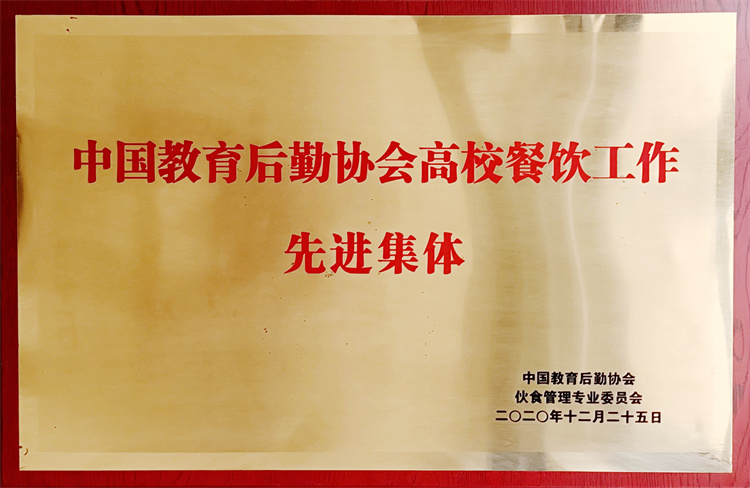 BBB5B678E8082D4E62272D74EE240C40.jpg