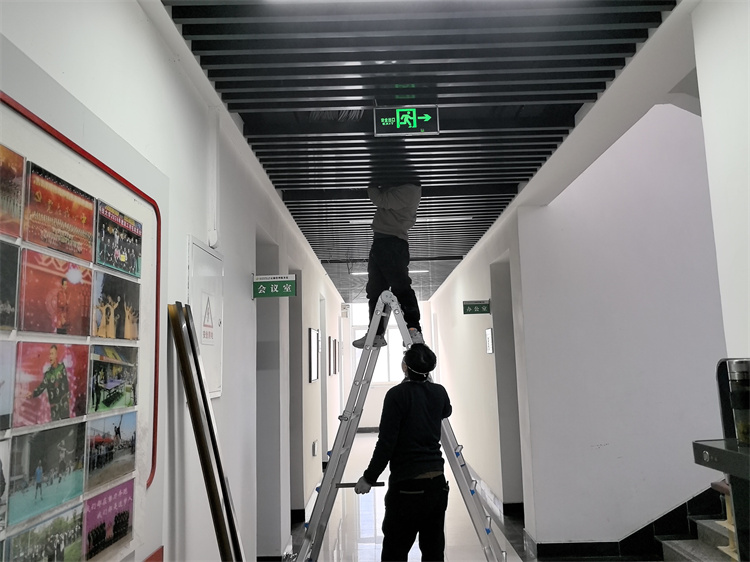 布放后勤楼网线1.jpg
