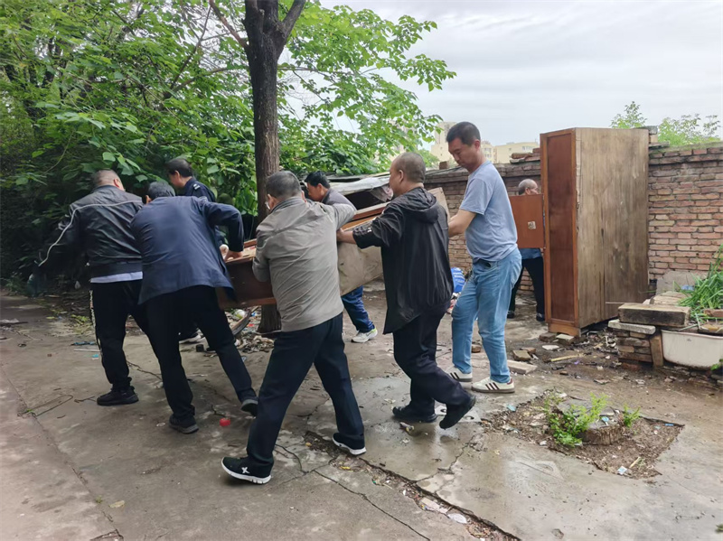 清理住宅区垃圾3.jpg