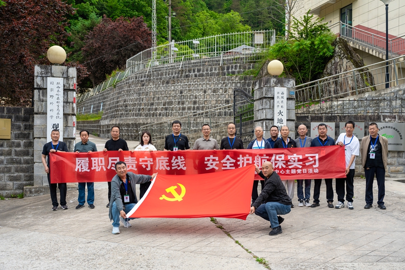 全体工作人员合影.jpg