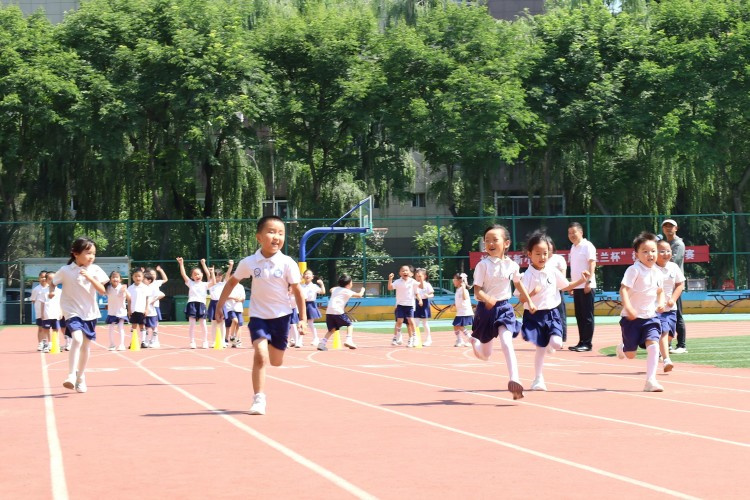 4 参加智慧体育50m跑.jpg