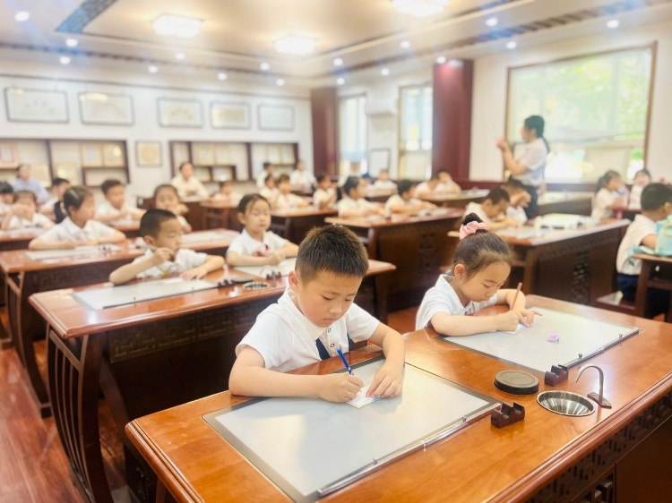 3 学习书写汉字.jpg