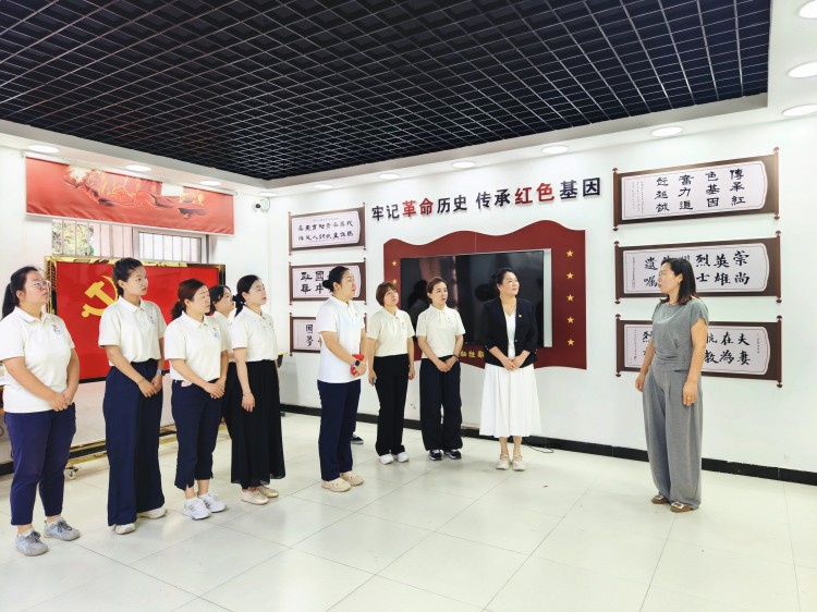 参观法震纪念馆.jpg