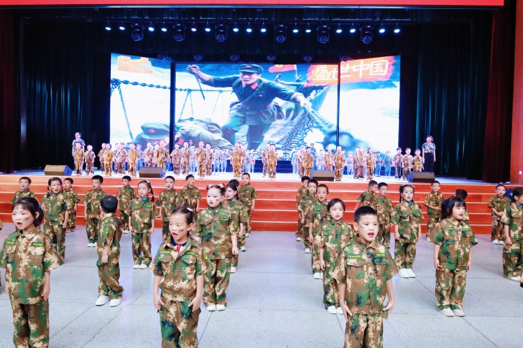 3 幼儿红歌诗词朗诵《七律·长征》.jpg