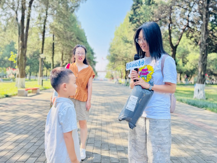 幼儿采访新生1.jpg