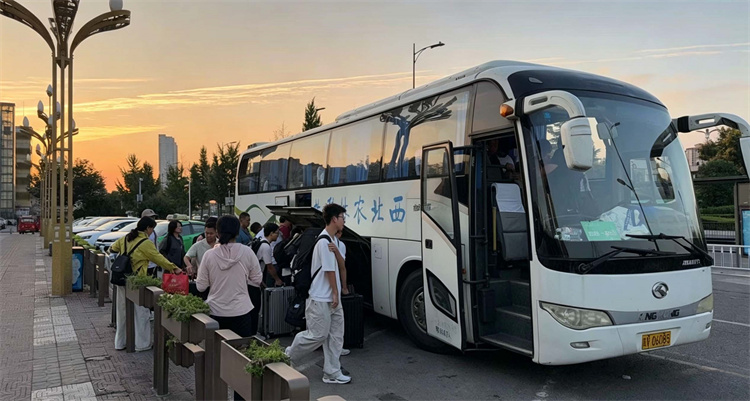 火车站新生接站 (2).jpg