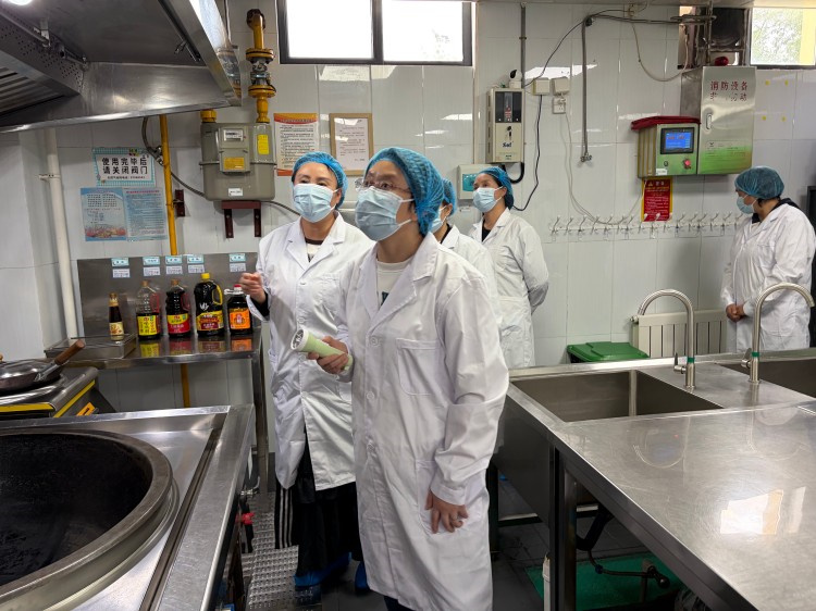 现场查验食堂操作间.jpg