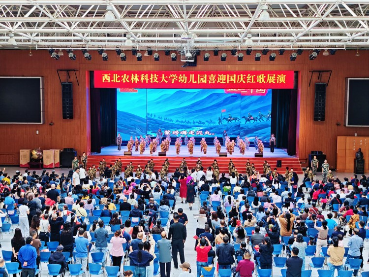 1 国庆红歌展演活动现场.jpg