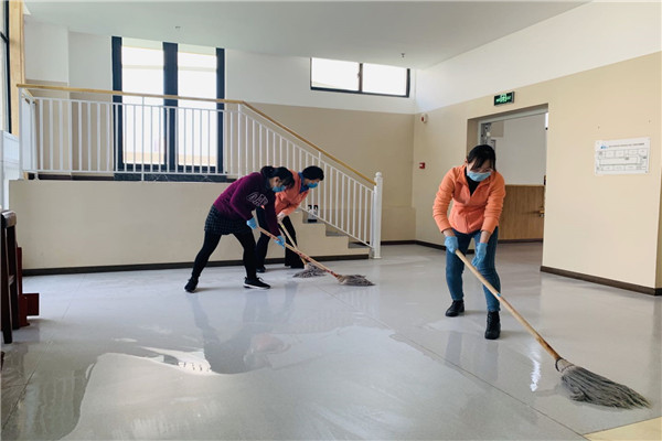 打扫走廊1.jpg