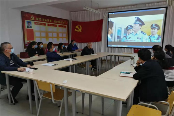 职工观看保密记录片_副本.jpg