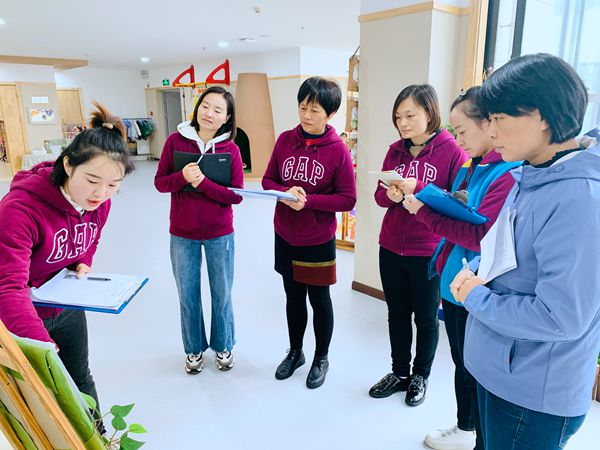 老师讲解班级区域活动_副本.jpg
