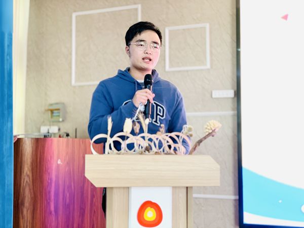 实习生代表发言_副本.jpg