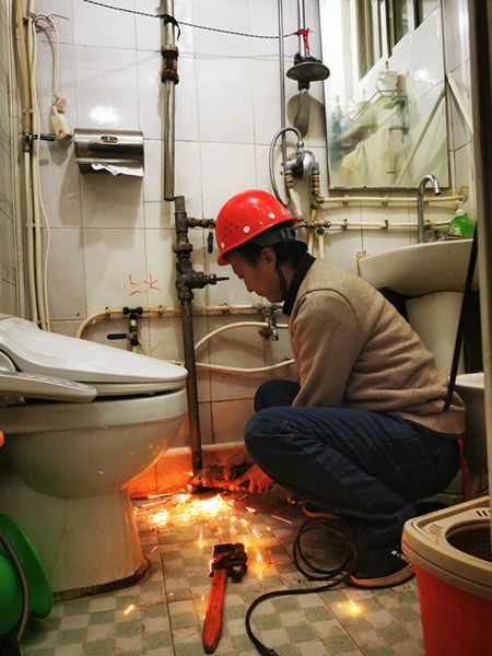 家属区上水管维修更换_副本.jpg
