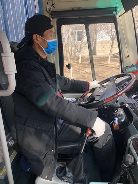 工作中的黄师傅_副本.jpg