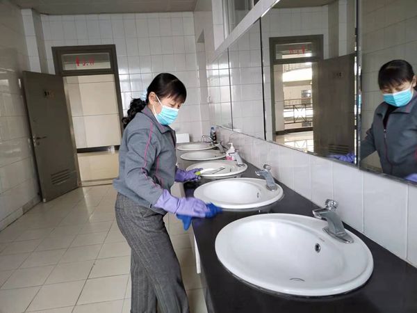 洗手池及台面消毒_副本.jpg