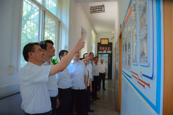 参观学习_副本.jpg