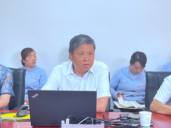 李主任讲党课_副本.jpg